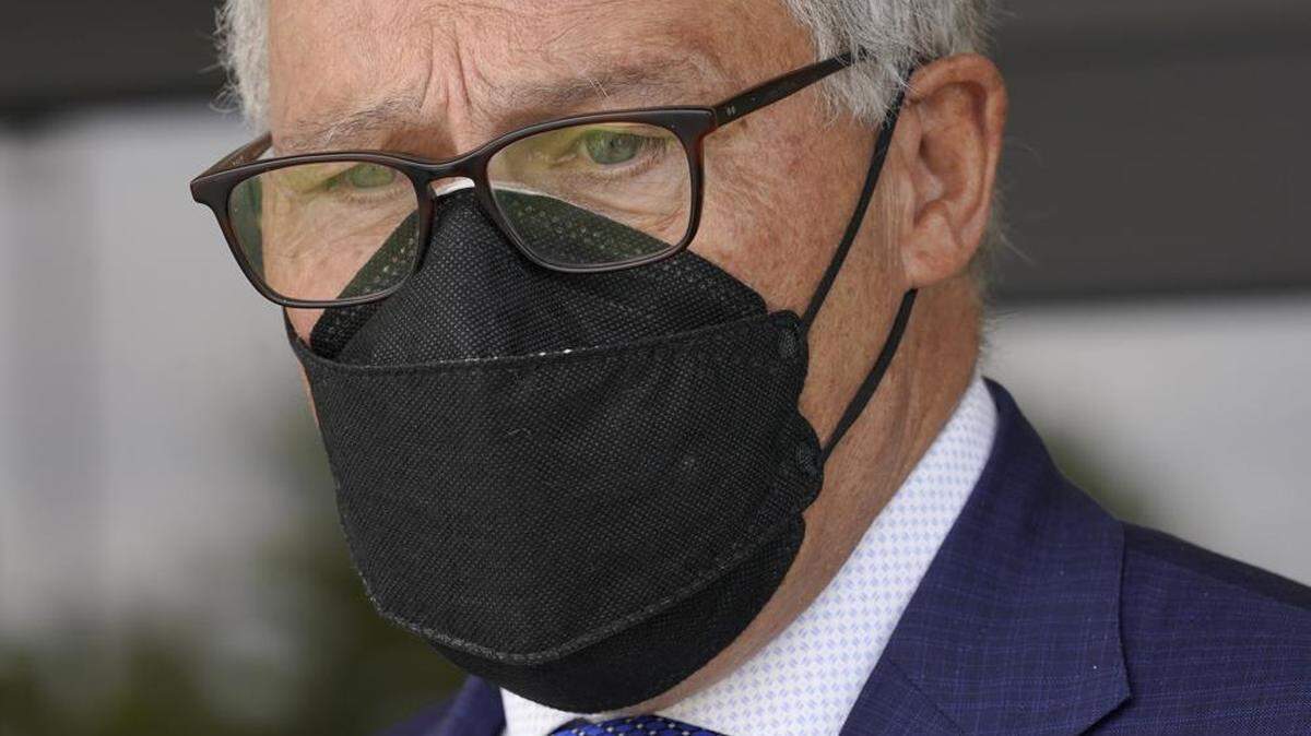 Washington Gov. Jay Inslee has continued to wear a mask this spring as many residents have stopped wearing them.