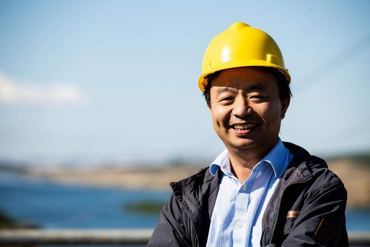 Daniel Deng and his colleagues at PNNL developed tiny acoustic transmitters that have been injected into juvenile salmon to collect data about their movement, behavior and location as they traveled down the Columbia River through hydroelectric dams— data that may lead to better survival outcomes for salmon.