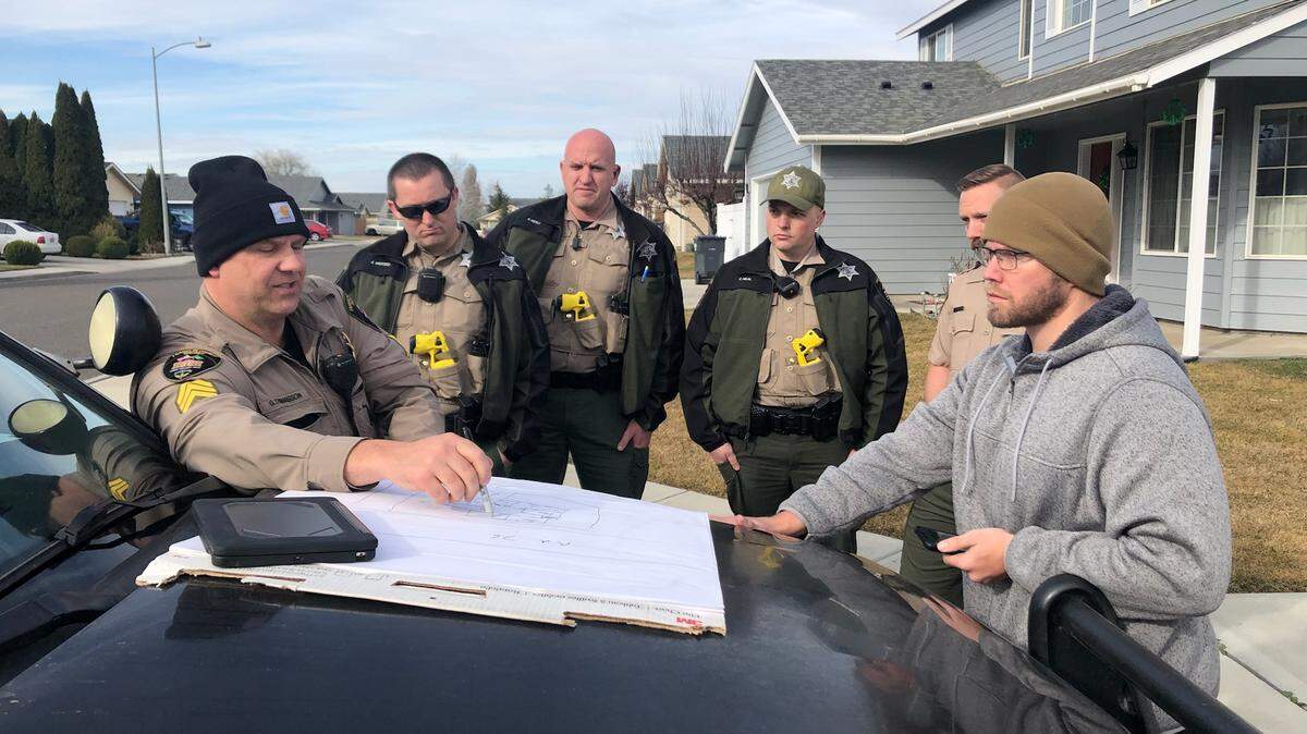 Franklin County sheriff’s deputies met with landlord Bryant Scott, right, on March 5, 2021, before going inside his Texada Lane home and forcibly removing tenant Aaron C. Kelly.