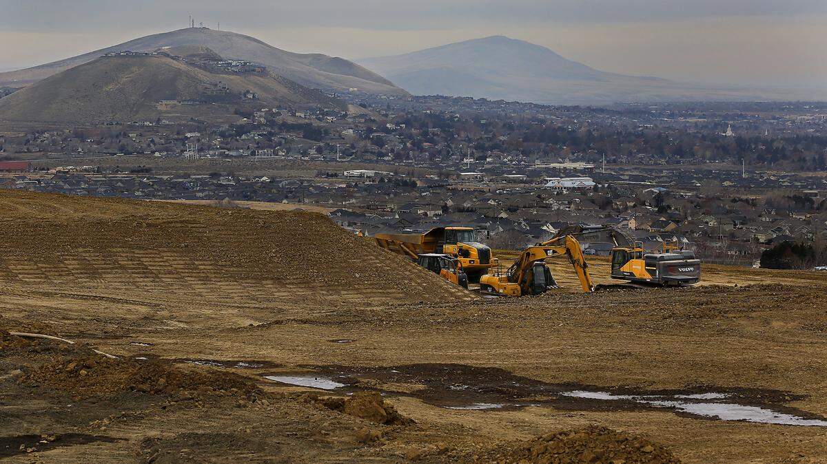 Outlines of new roads and residential lots are being scratched out of the dirt on the west end of the north face of Thompson Hill in Kennewick. 