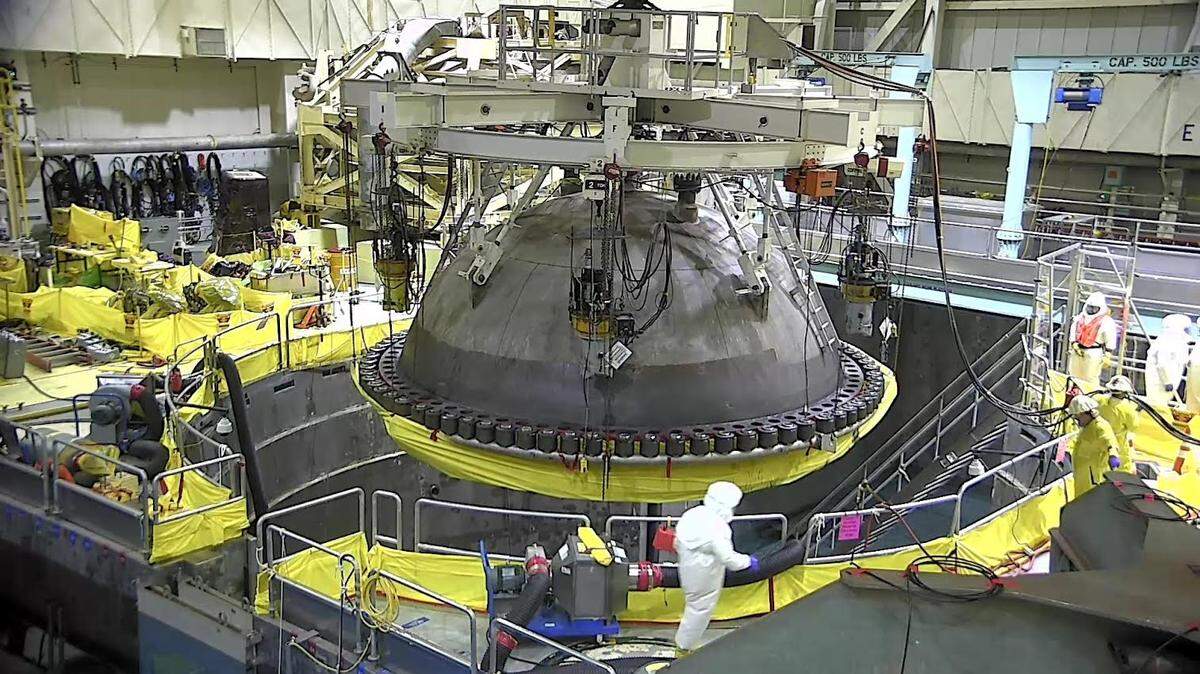 Crews help with reassembling Columbia Generating Station’s reactor pressure vessel in early June after replacing 248 nuclear fuel assemblies in the reactor core.