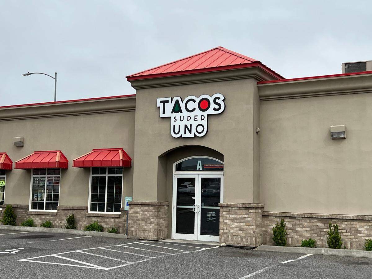 Taco Super Uno has moved into the old Bruchi’s on Kennewick Avenue.