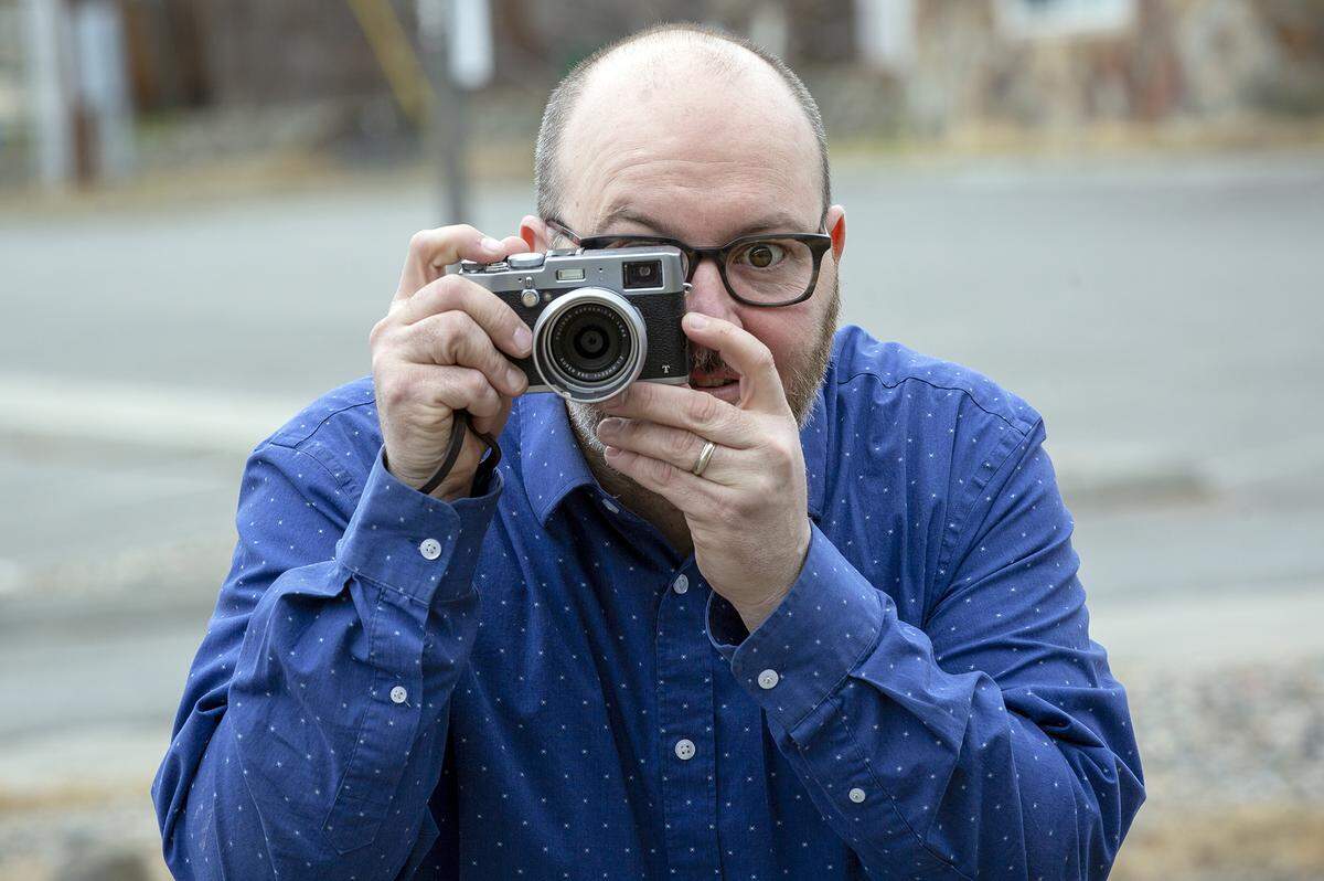 Former Tri-Citian Mike McCawley is an award winning street photographer living in Chicago.