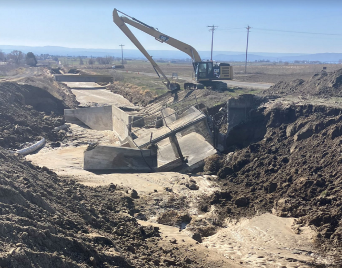 Heavy equipment works to clean up the Potholes Canal breach north of Franklin County.