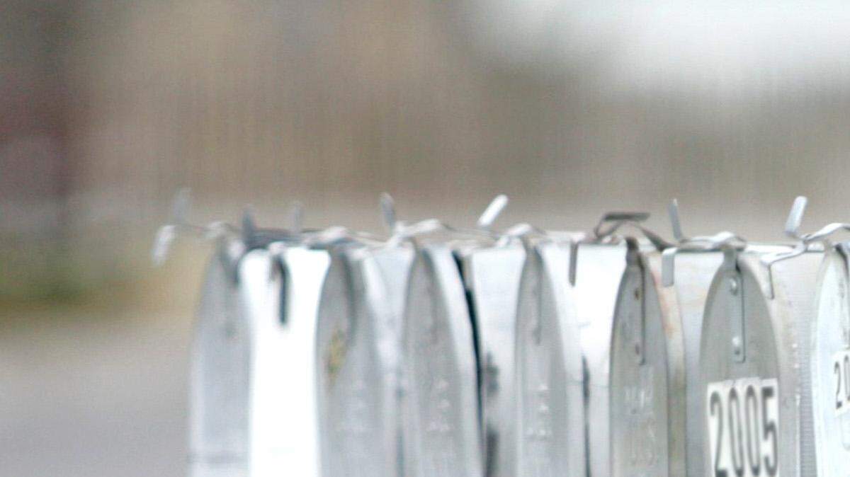 Law enforcement and postal authorities receommend locking mailboxes to help prevent theft.