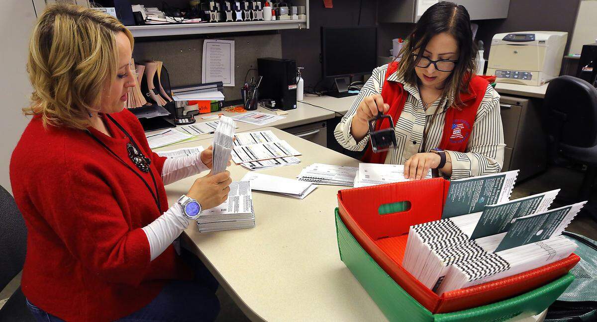 Elections assistant manager Shannon Kimball, left, and elections assistant Aracely Medina count and batch ballots from the drop box at the Franklin County Courthouse at the Franklin County Elections Center in Pasco in April 2026.