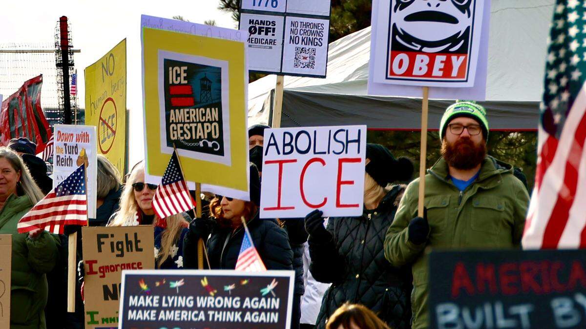 Several hundred demonstrators lined both sides of Columbia Center Boulevard near the mall on Saturday, waving signs and shouting to passing drivers.