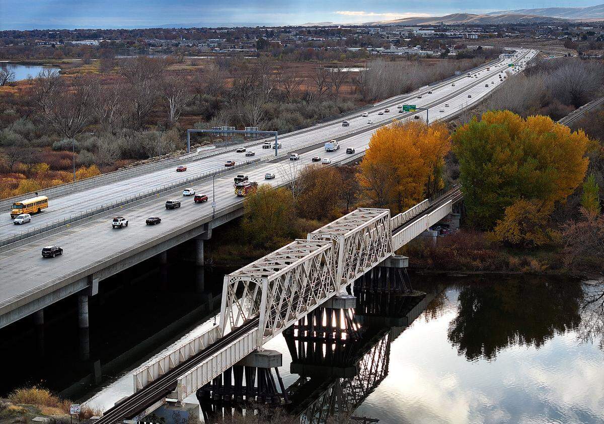 Traffic on the Highway 240 causeway between George Washington Way and the Richland Y area. Port of Benton’s Southern Connection is a 16-mile short line rail network that runs between Center Parkway in Kennewick and Horn Rapids Road in north Richland and uses a bridge to cross the Yakima River.
