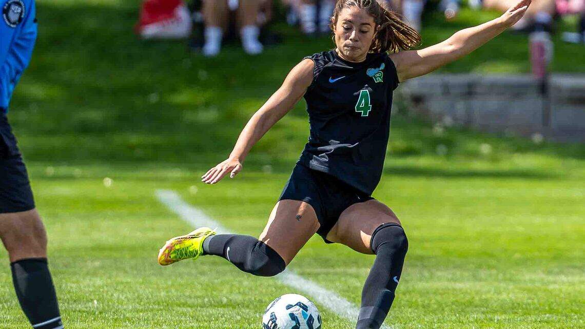 Richland girls soccer starts new season with young roster, new coach
