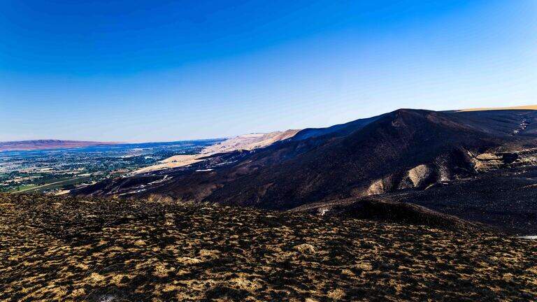 WA strike teams battle huge fire burning toward Prosser, threatening homes