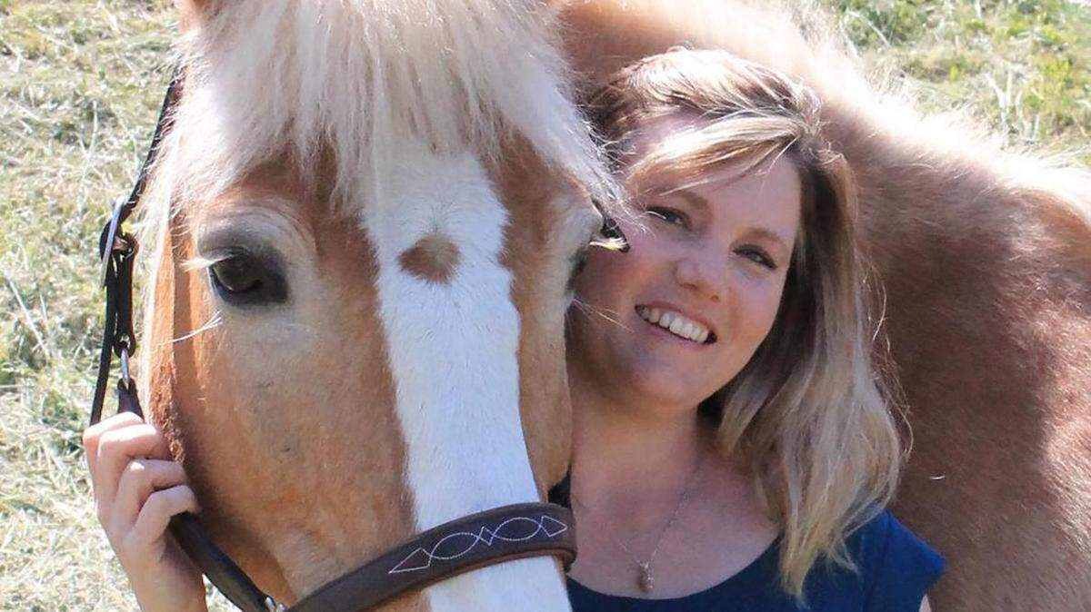 Spending time with horses helped Jaycee Dugard recover from the trauma of being kidnapped and held captive for 18 years, she said Monday at the Kadlec Foundation annual fundraising lunch in Kennewick.