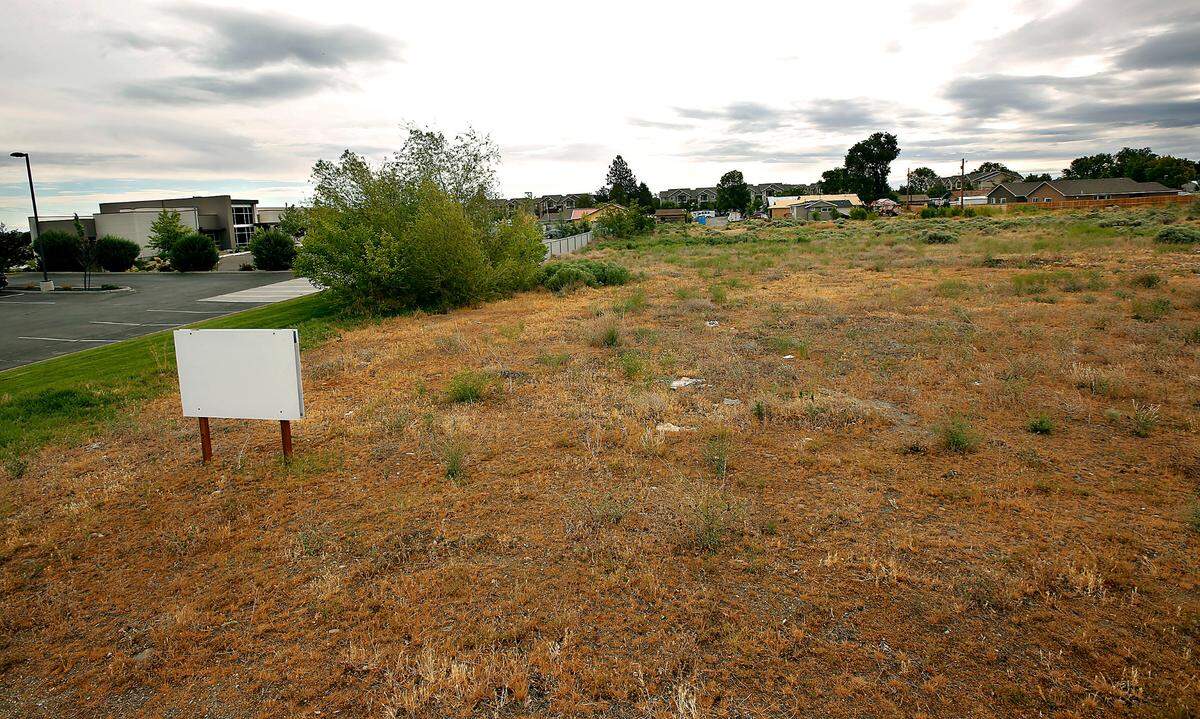 This 2.6 acre field behind 1350 Spaulding Avenue in Richland is the location for Chaplaincy Health Care’s planned new hospice center.