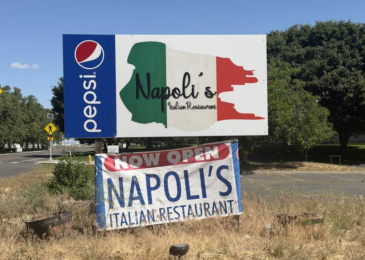 Napoli’s Italian Restaurant’s sign in front of its old location in Richland