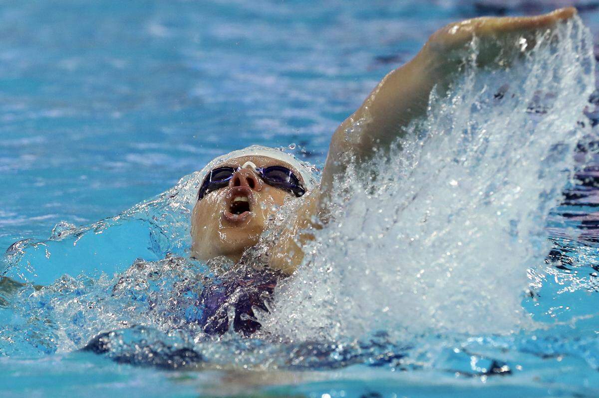 Lisa Bratton of the U.S., competes in the heats for the women’s 200m backstroke during the 14th FINA World Swimming Championships in Hangzhou, China in 2018.