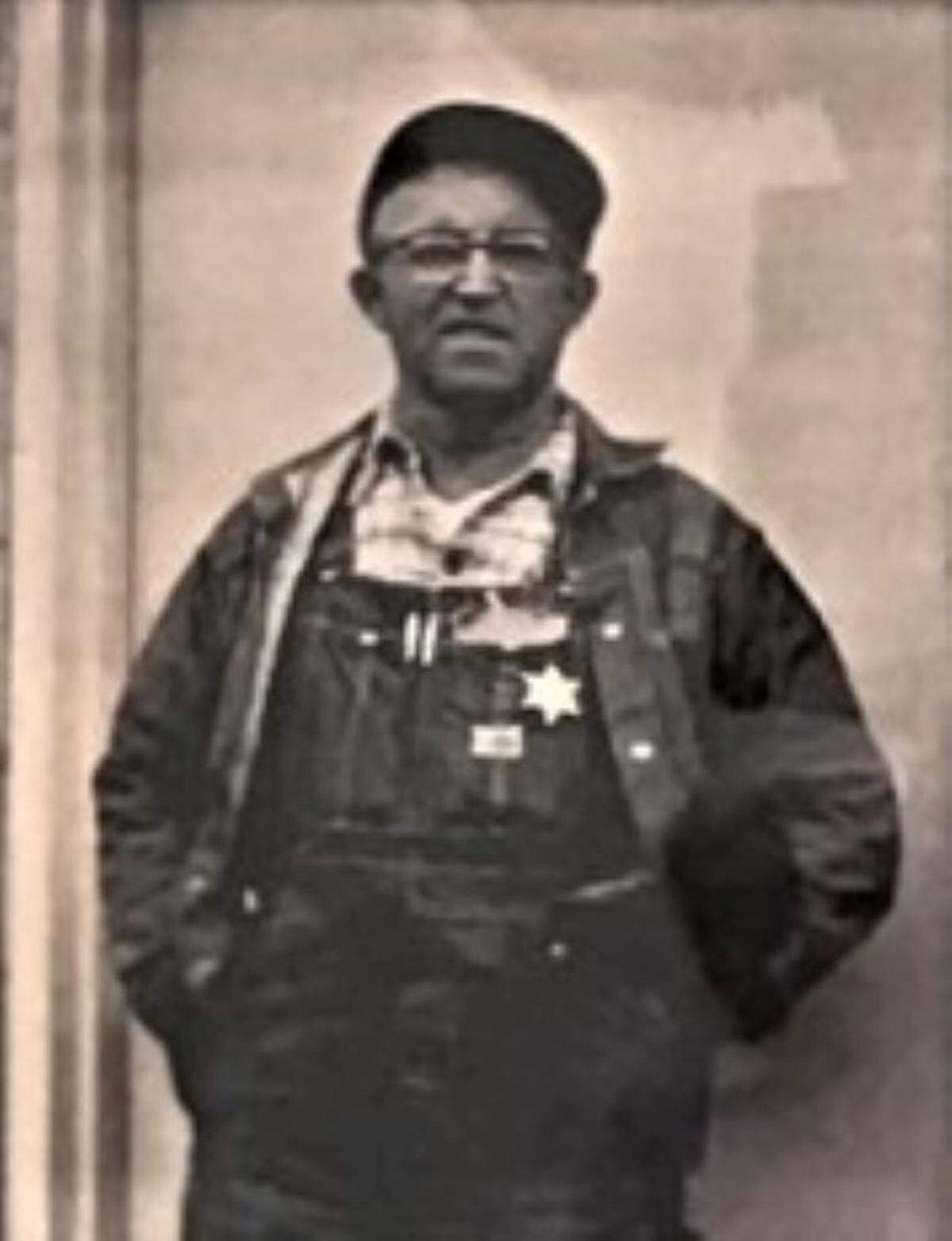 Washtucna’s Town Marshal Walter Little was shot while he was in the town’s general store 60 years ago. Pasco police honored him at a recent ceremony.