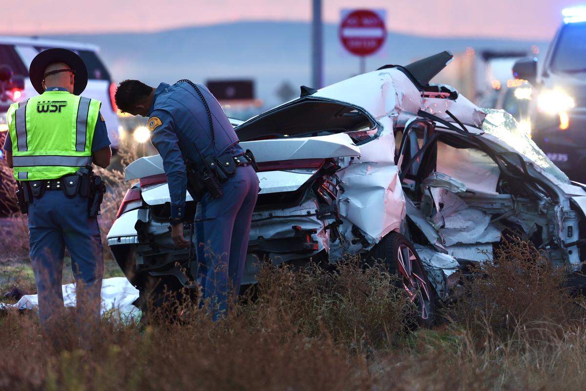 Washington State Patrol troopers investigate a two-vehicle crash near Highway 395 and East Vineyard Road early Tuesday, Nov. 25, that killed a Kahlotus councilman.