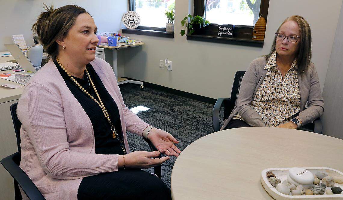 Jessie Wilson, Keene-Riverview Elementary School, and Prosser School Superintendent Kim Casey, right, discuss the Transition To Kindergarten program.