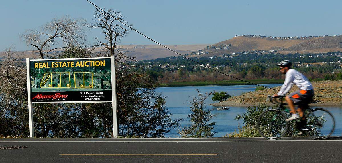The Franklin Irrigation District is selling four parcels along Court Street and Road 111 in west Pasco.