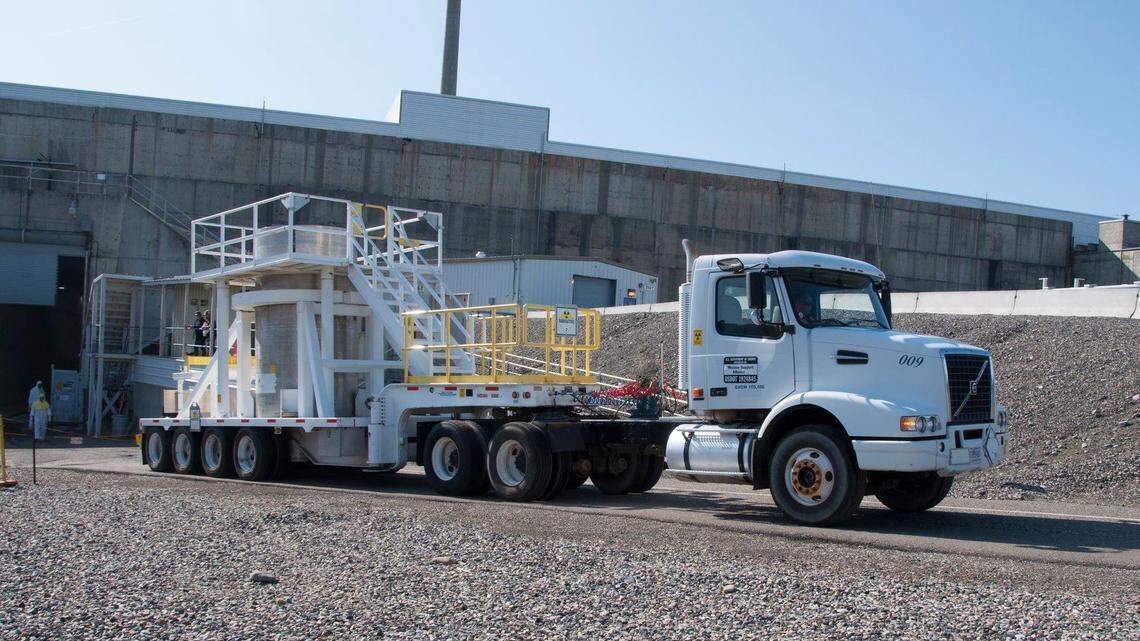 $23 billion of Hanford contracts delayed. Current contractors to continue cleanup — for now