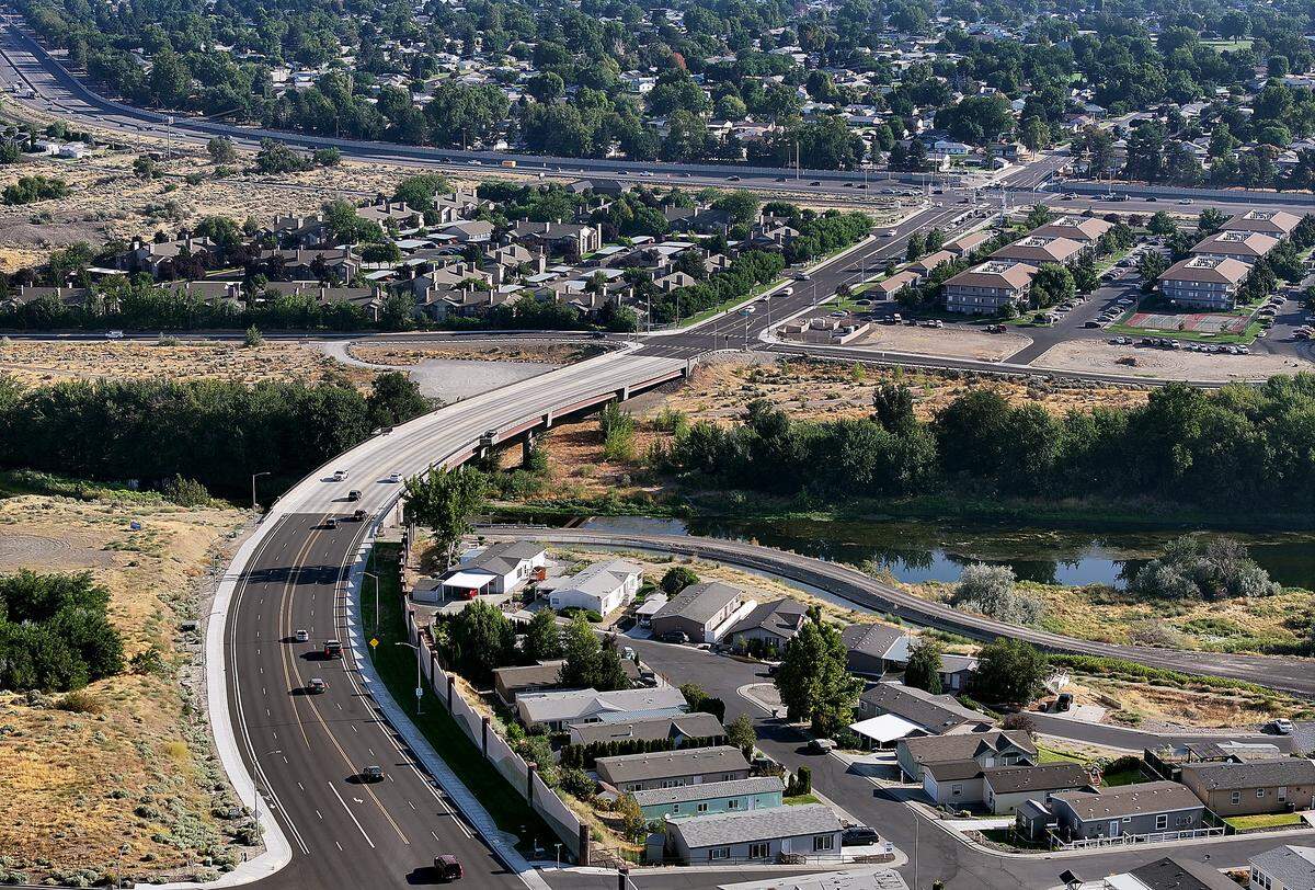 Duportail Street bridge over the Yakima River linking into the 240 Bypass highway in Richland.