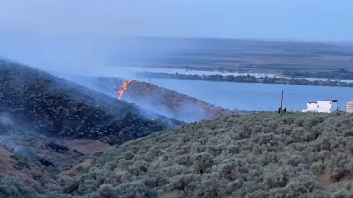 A fire burned 77 acres south of Kennewick in rural Benton County. The fire threatened a home and other buildings.