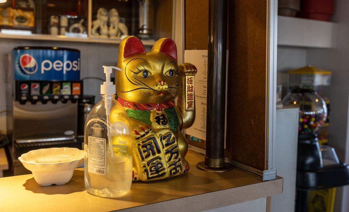 A golden ‘Lucky Cat’ waves patrons in and out of the China Cafe in Kennewick. The decades-old establishment is closing Nov. 30.
