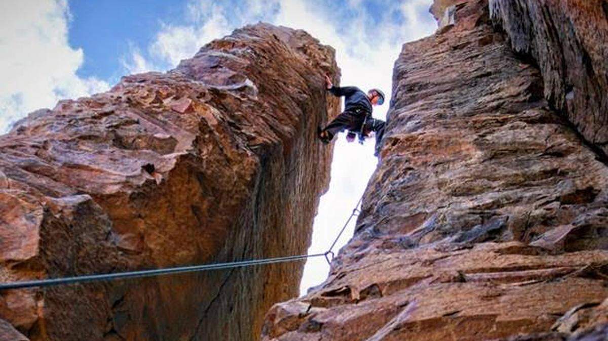 Eddie Goss, IMAC club president, climbs a sport route called Carnival Ride on the Kotick wall at Vantage.