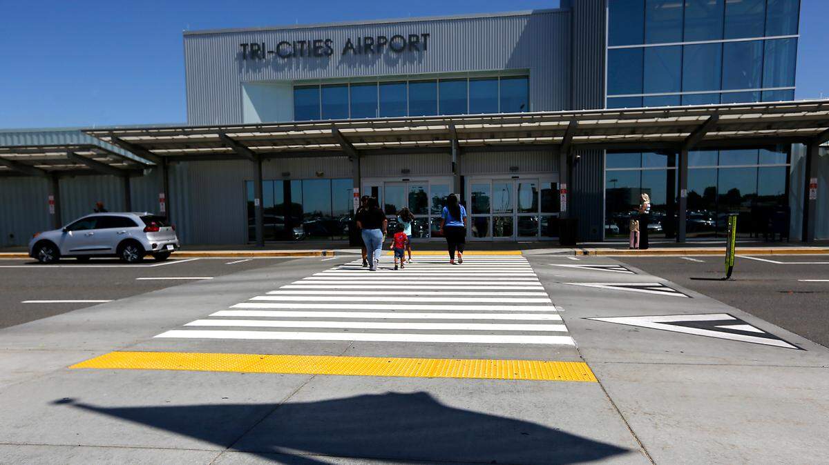 U.S. Rep. Dan Newhouse of Sunnyside met privately with unpaid air traffic controllers and TSA agents at the Tri-Cities Airport in Pasco on the eve of a nationwide slowdown as the government shutdown lingers on.
