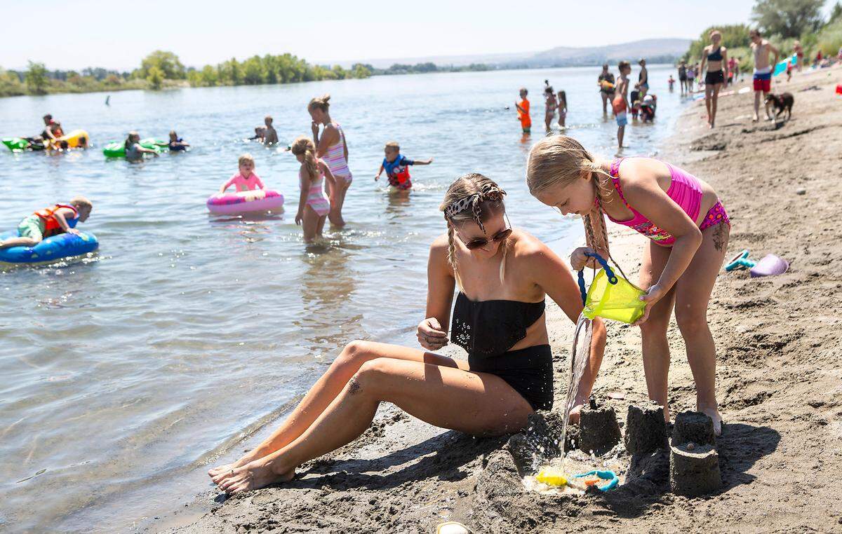 Columbia Point Marina Park and Leslie Groves Park offer beaches for swimming.