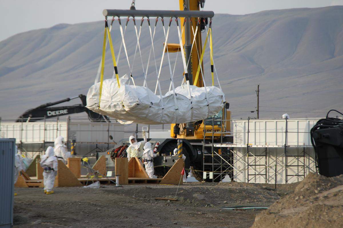CH2M Hill Plateau Remediation Co. workers at Hanford has been removing debris that was packaged before a December contamination spread as they prepare for the restart of demolition at the nuclear reservation’s highly contaminated Plutonium Finishing Plant.