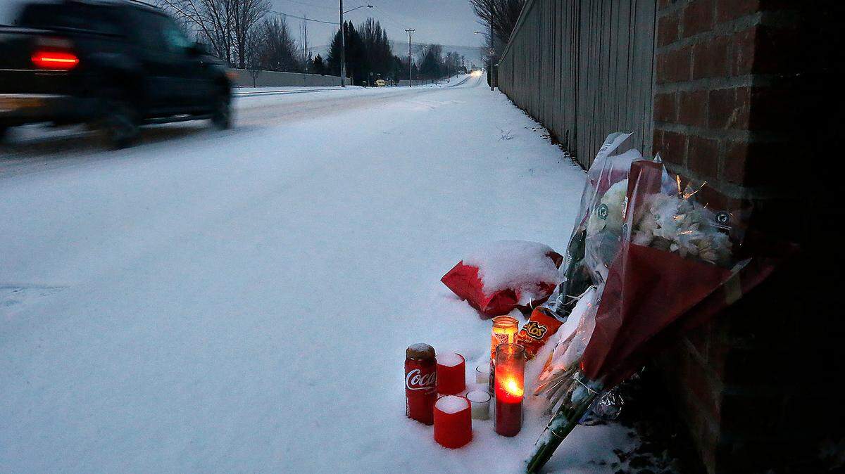 A small memorial in the snow marks the spot of a deadly crash Monday night that killed a 25-year-old Kennewick driver. Angel Mendoza was driving south on South Ely Street when he lost control of his 2021 Mercedes Benz about 7:15 p.m. near West 31st Avenue and hit a Jeep Wrangler. Mendoza died and two people in the SUV were injured. Kennewick police say while it’s an ongoing investigation, speed was a “significant factor” in the crash.
