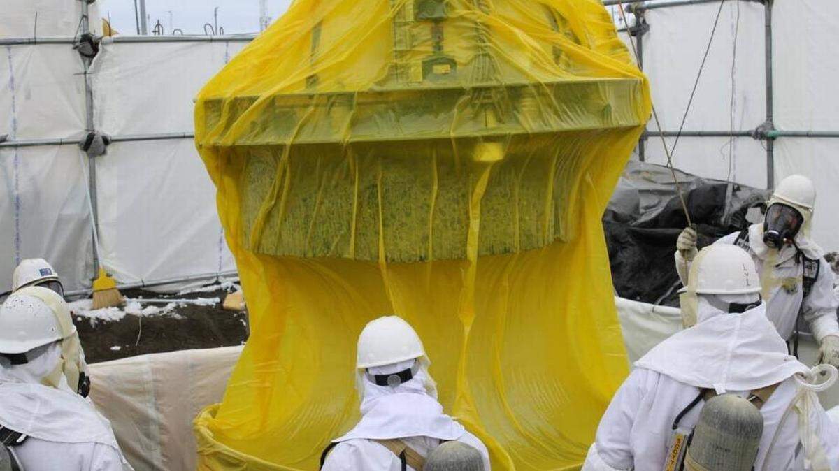 Washington River Protection Solutions has received a contract extension of up to a year to continue to maintain and operate Hanford’s waste storage tanks. Workers wear supplied air respirators for most work around the tanks.