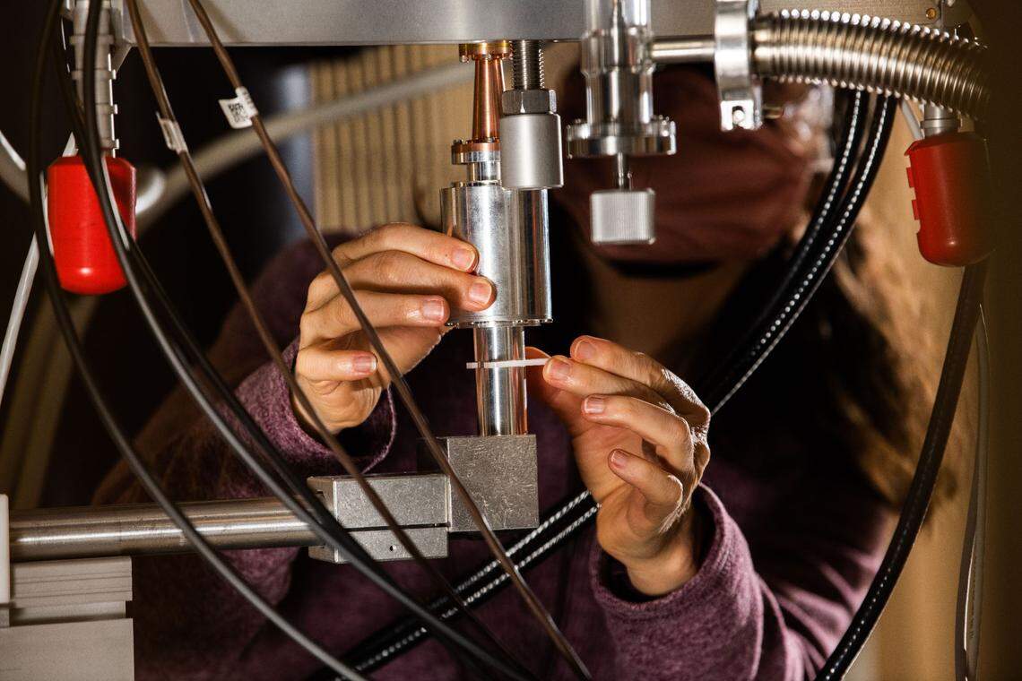 This Dynamic Nuclear Polarization-Nuclear Magnetic Resonance spectrometer — the strongest of its kind in North America — will be one of many advanced instruments in PNNL’s new Energy Sciences Center. Researchers can use this instrument to obtain physical and chemical information on a wide range of materials, including catalyst systems for hydrogen storage.