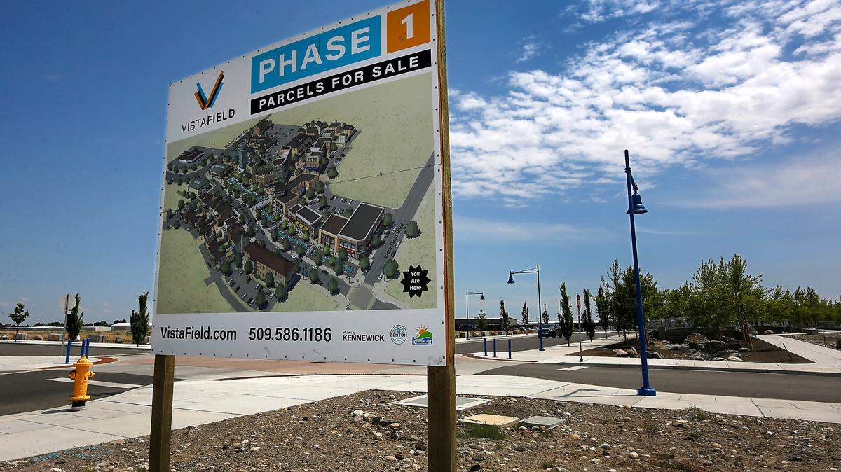 Kennewick’s first parking garage could be built at Vista Field under a proposal to study the issue.
