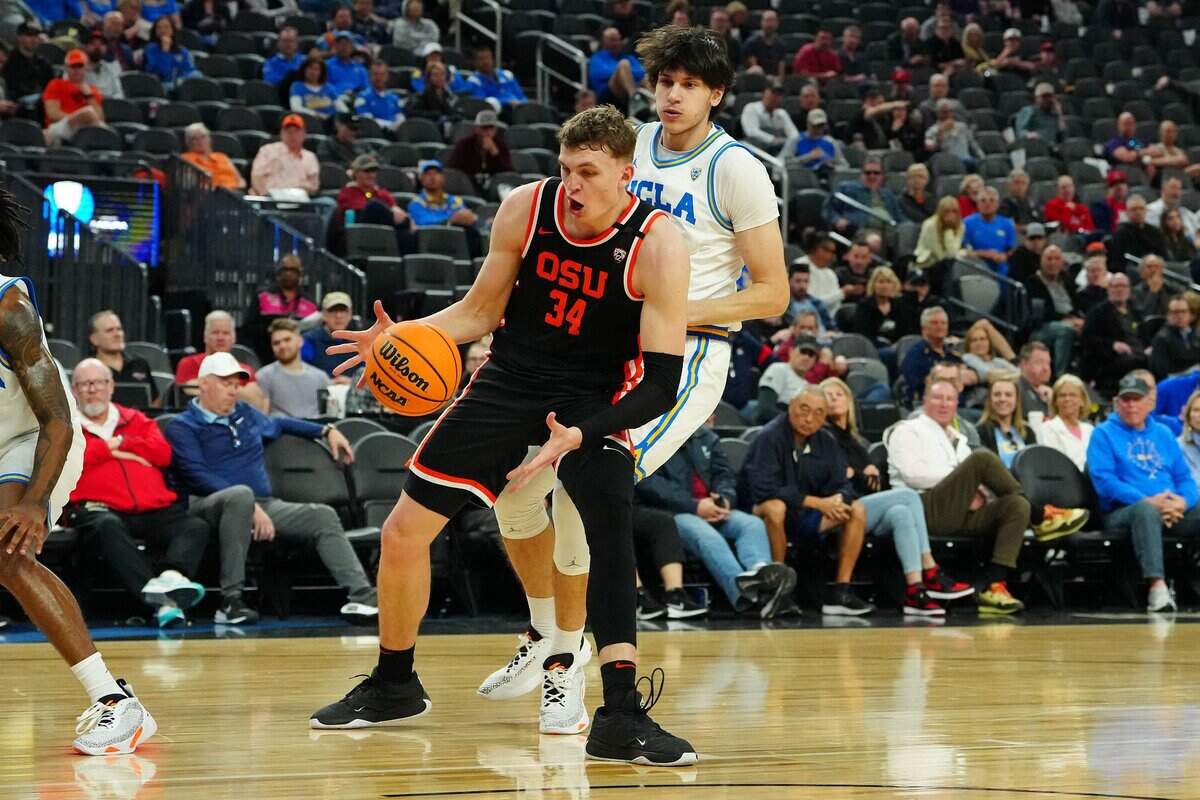 Oregon State Beavers forward Tyler Bilodeau (34) takes a pass in front of UCLA Bruins forward Berke Buyuktuncel (9) during the second half at T-Mobile Arena.
