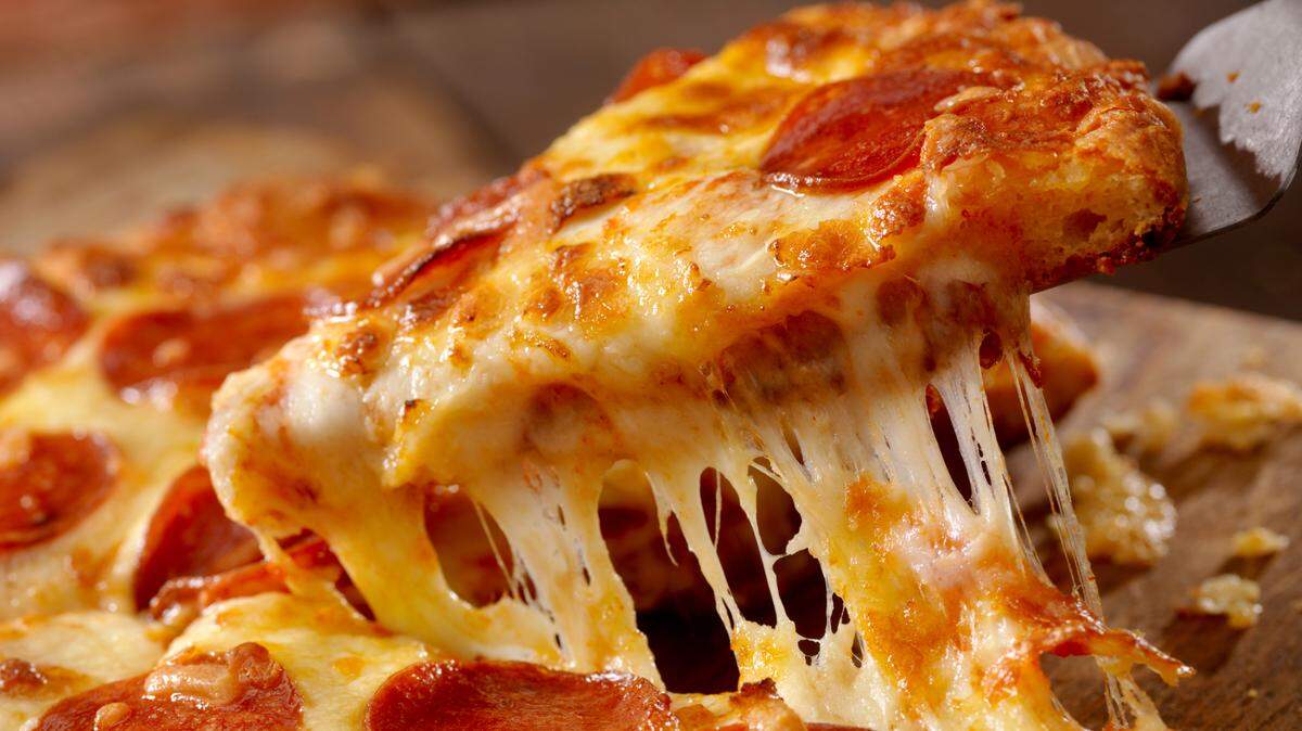 You can now vote in the final round of our contest to crown the best local pizza restaurant in southwestern Illinois.