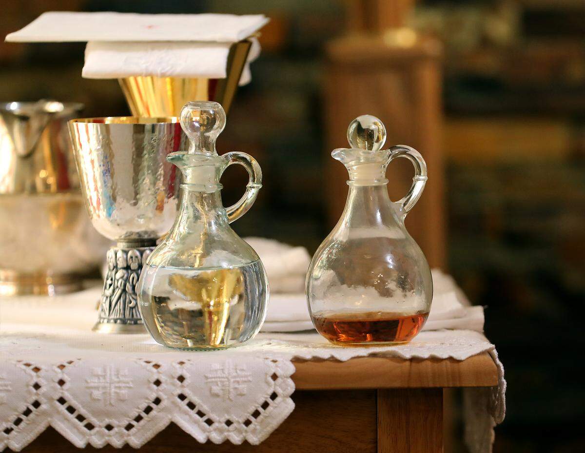 According to Google, the Catholic communion involves specific sacred vessels and elements used to hold and distribute the Eucharist, primarily the Chalice (cup for wine) and Paten (plate for bread). 