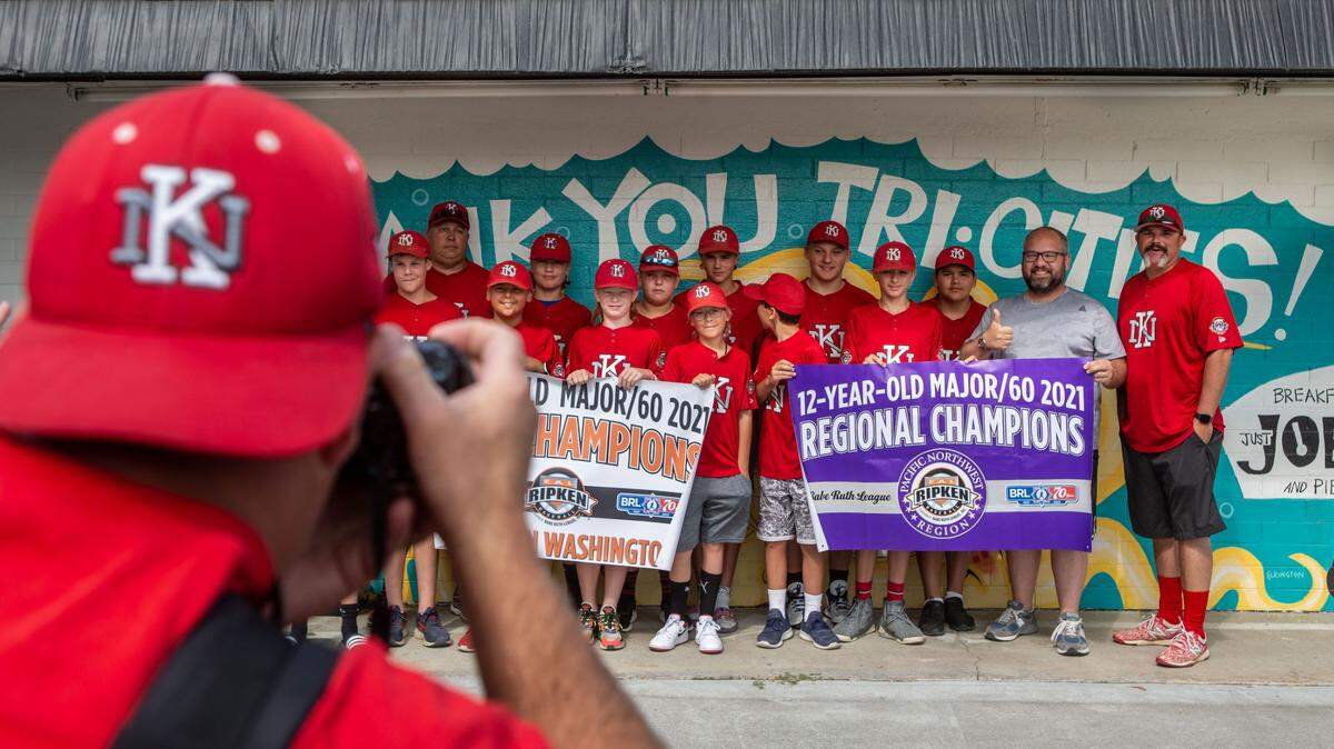 Players and coaches from the local Kennewick Nationals 12-U baseball team pose for a photo outside of Just Joel’s in Kennewick with Steve Lee, a local business owner and Kennewick councilman, who gave the team $20,000 to help pay for their trip to the Cal Ripken World Series in Florida in August.