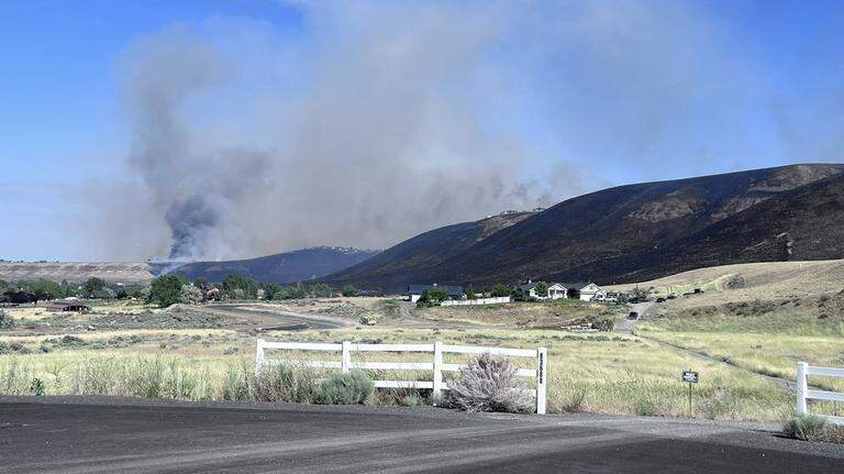 Badger Canyon fire 60% contained at 1,700 acres. Residents returned to homes
