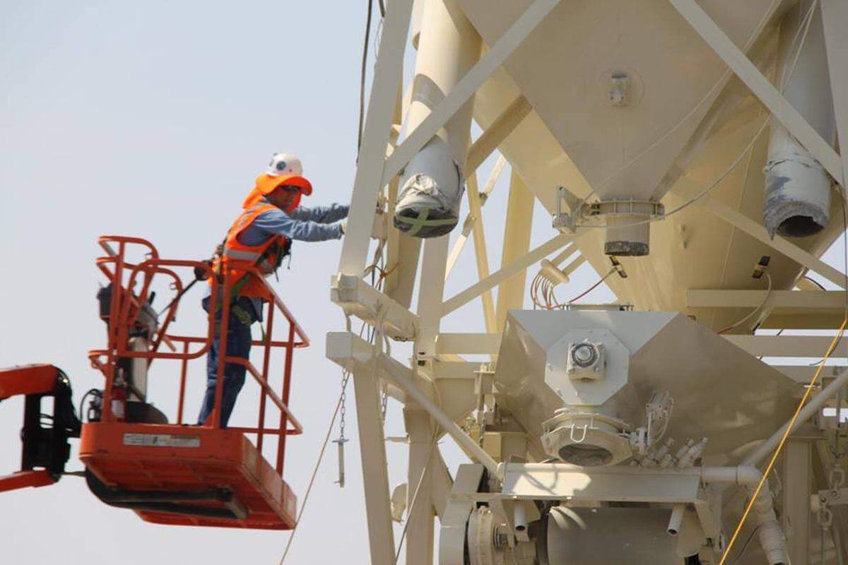 Workers have prepared a grout batch plant near the Hanford PUREX plant to be ready to start adding concrete-like grout to stabilize a tunnel as soon as next week. The tunnel is at risk of collapse.