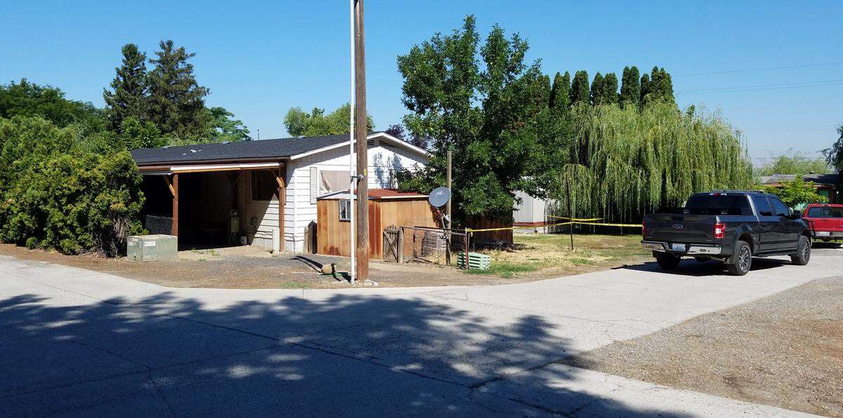 Benton County sheriff’s deputies and Prosser firefighters are investigating Thursday’s deaths of two kids in an early morning house fire in this mobile home community on Higdon Road.