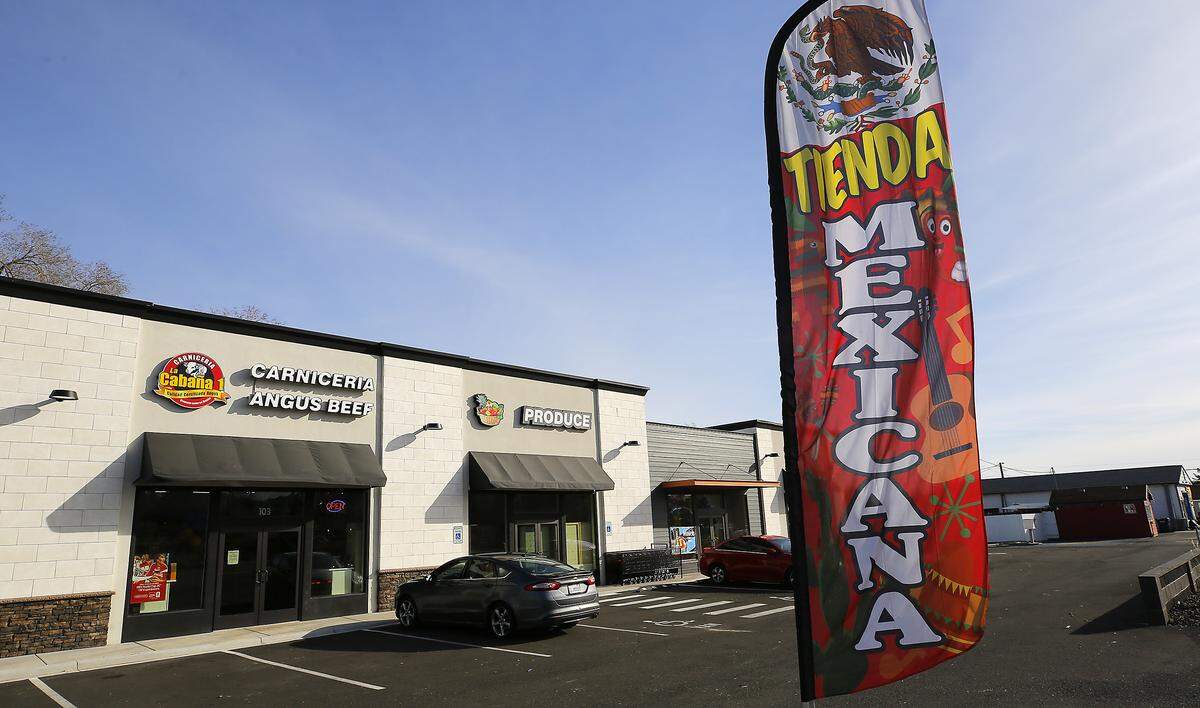 Carniceria La Cabana opened its newest Tri-Cities Latin grocery in West Richland. 