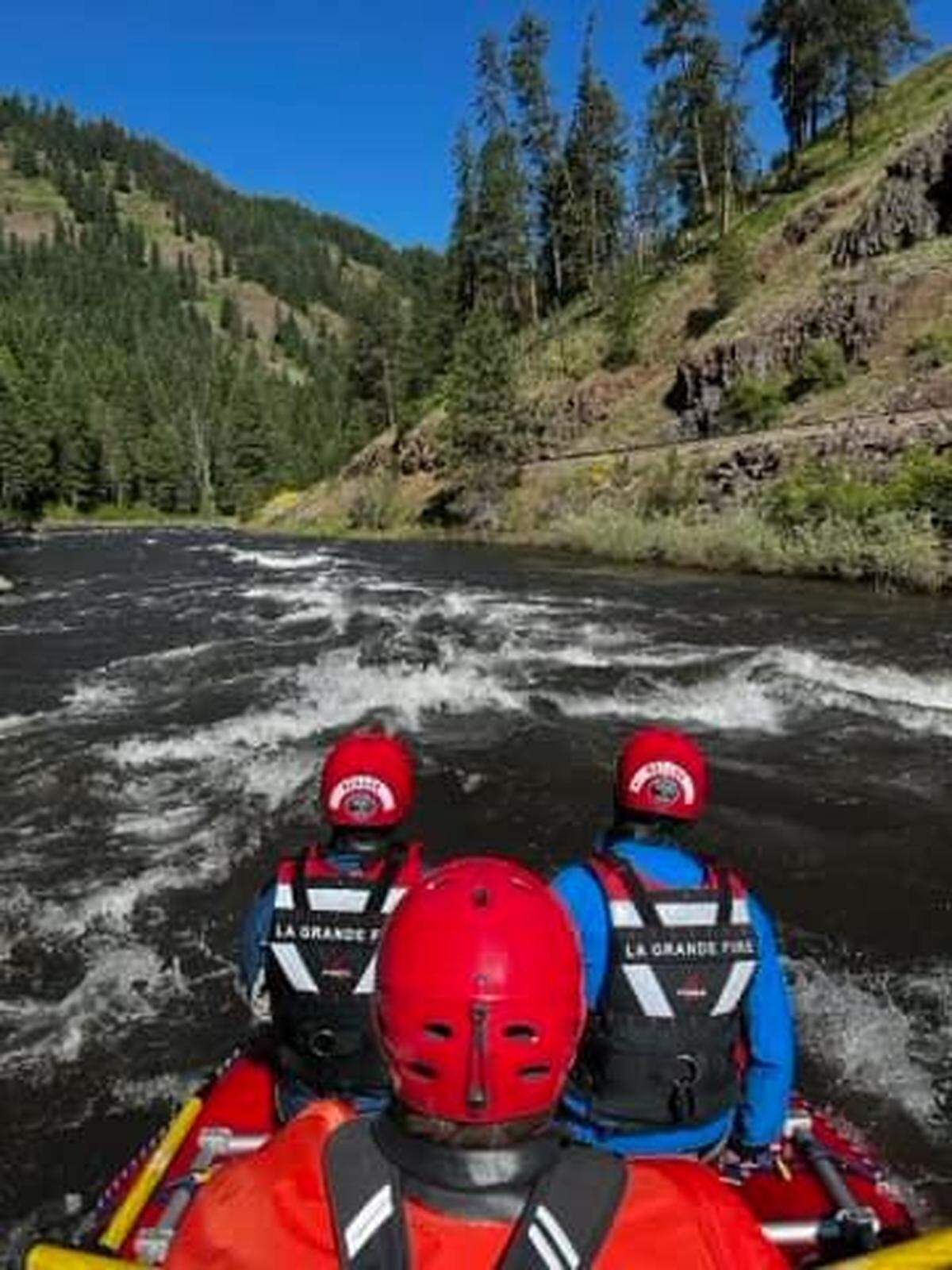 Rescuers took two hours traveling by boat to reach a Northeast Oregon camp where rafters were when a tree fell and killed a Kennewick man and seriously injured two people.
