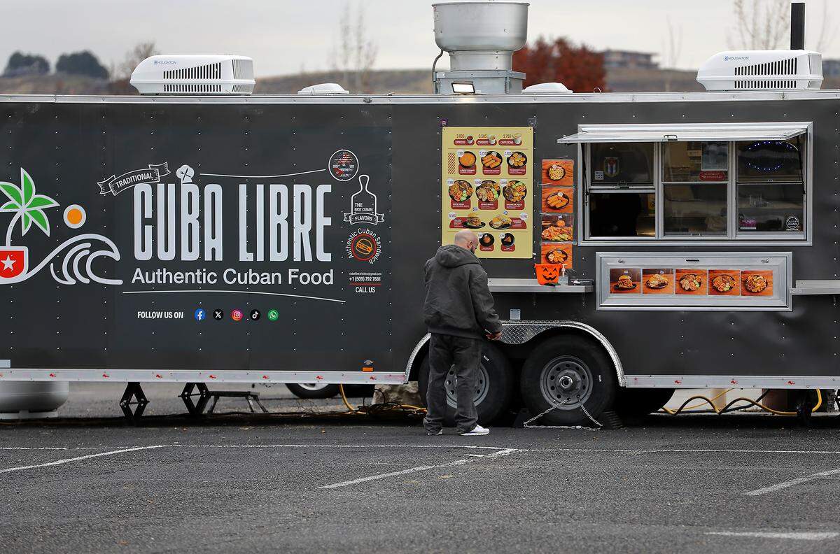 The Cuba Libre food truck offers authentic Cuban food, such as Cuban croquettes, Cuban stew, and the popular Cuban sandwich