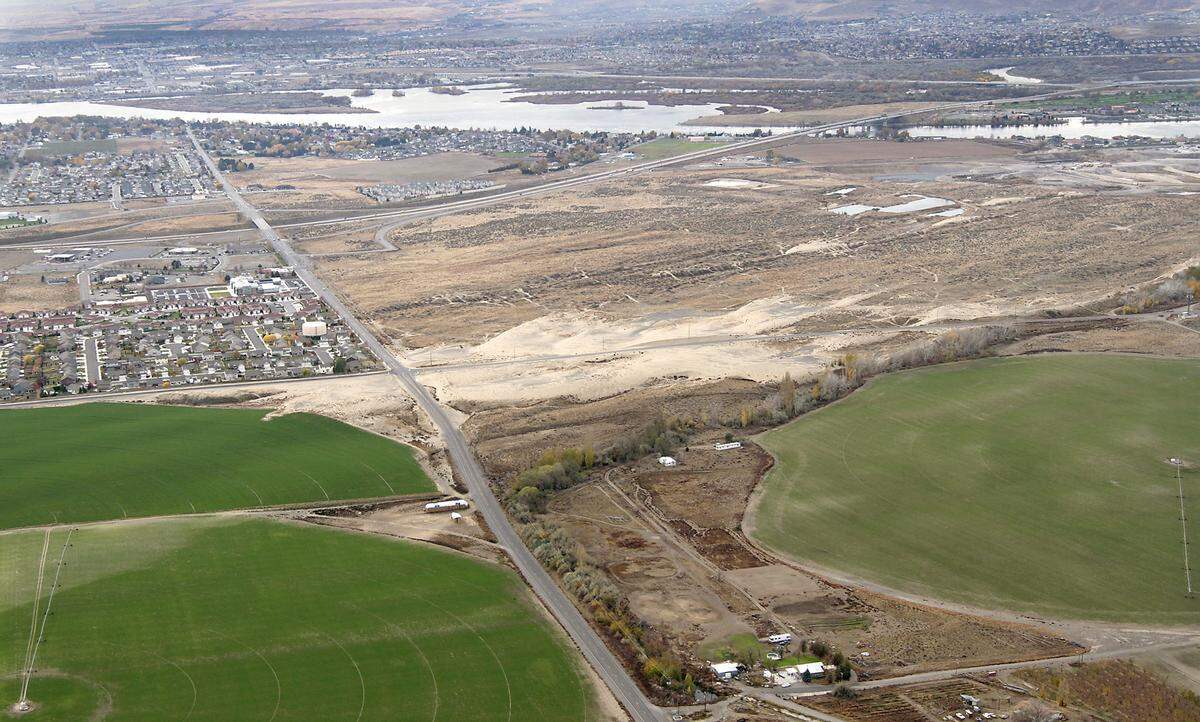 Tri-Cities second Costco is planned on a parcel of undeveloped land just north of Interstate 182. The land owned by Dale Adams of Broadmoor Properties is part of a larger master planned community that will include a mix of retail, residential and mixed use zoning.