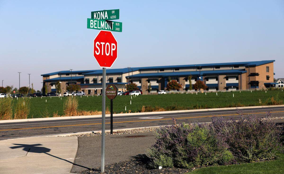 West Richland is considering the building permits for Copper View Apartments, a 264-unit complex with clubhouse, pool and associated amenities.