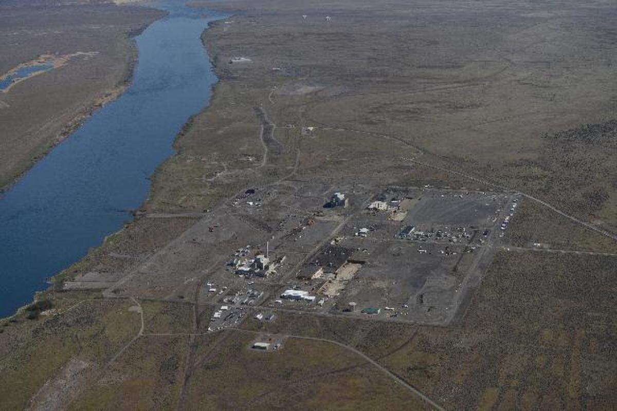 The Department of Energy and its contractor CH2M HILL Plateau Remediation Company removed highly radioactive sludge from temporary storage near the Columbia River to a safer long-term storage site in central Hanford.