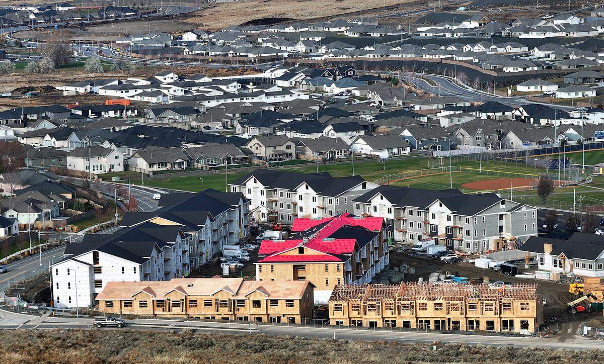 Southridge Luxury Apartment complex under construction at 5651 W. 36th Ave. in Kennewick near Southridge High School and Trios Southridge Hospital.