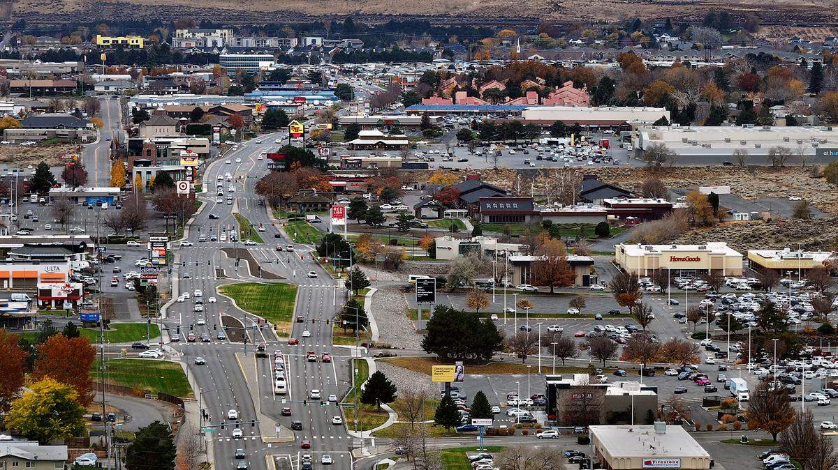 Columbia Center Boulevard retail corridor, Kennewick.