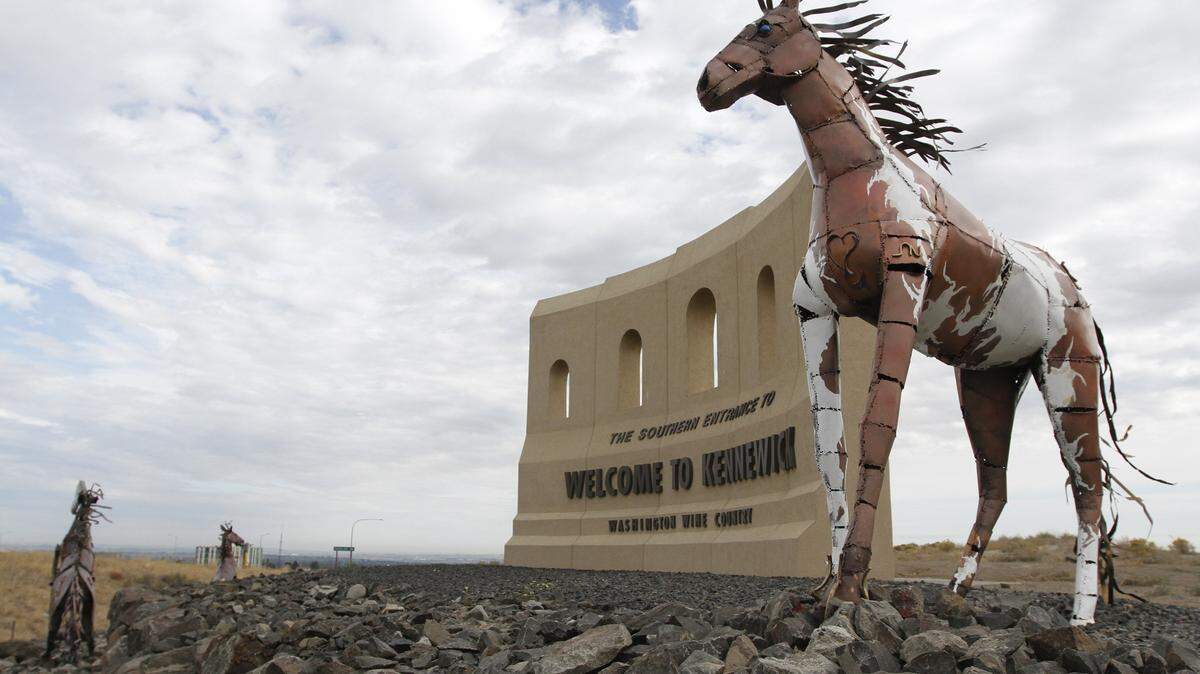 Ornaments worth prizes will be hidden at Kennewick city landmarks in a 12 Days of Christmas giveaway.